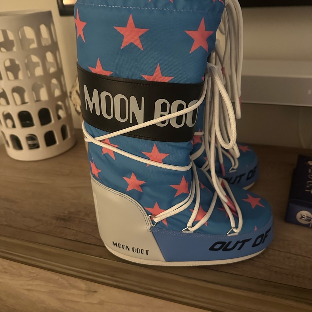 Moon Boot Retrobiker Boots Blue and Pink Star Boots